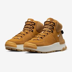 Brand New! Nike City Classic Boot Wheat w/ Black Accent Women’s 10.5 Warm
